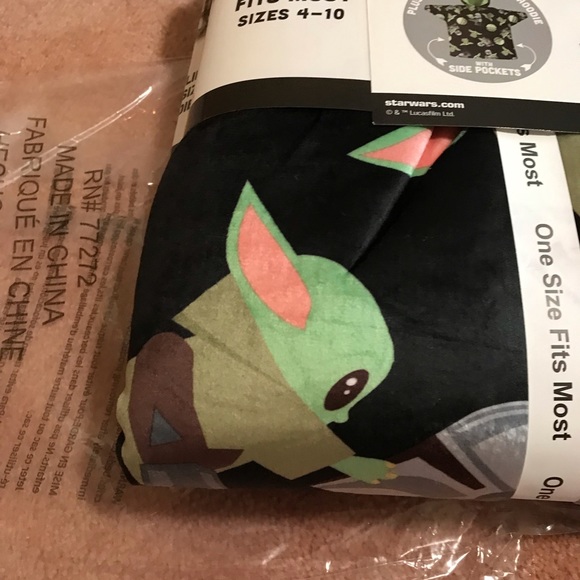 Star Wars kids Hoodie with side pockets no offer unless you bundle please - Picture 13 of 14